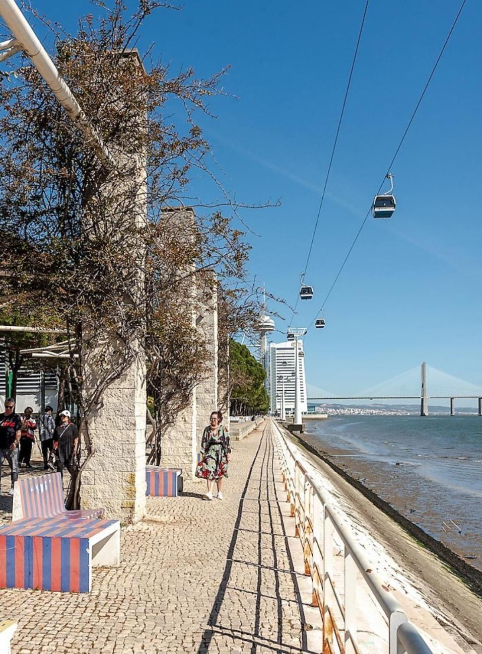 Airport And Bus Station Home Lisbon Bagian luar foto